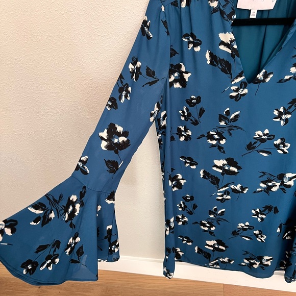 Cute Blue Floral Long Sleeved Mini shift dress by Charles Henry - Small Petite - Picture 6 of 10